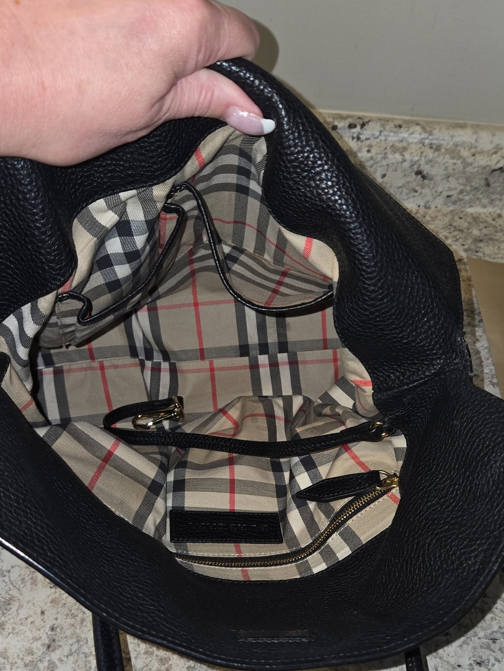 Burberry Medium Baynard Tote in Black Pebbled Grained Leather - Picture 13 of 16